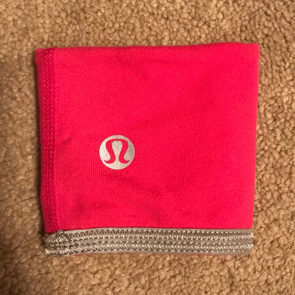Lululemon key/ring wristlet